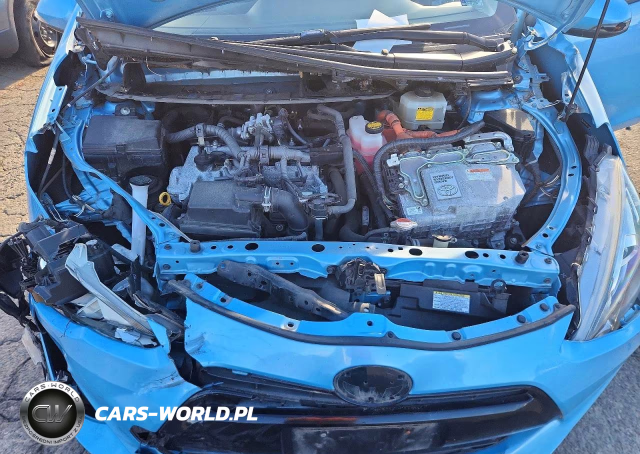 2015 Toyota Prius C Two VIN:JTDKDTB32F1114820 - 11