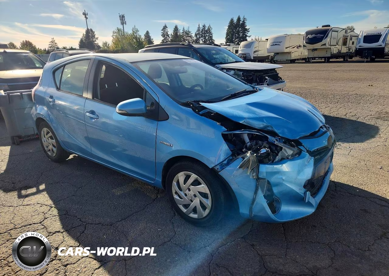 2015 Toyota Prius C Two VIN:JTDKDTB32F1114820 - 4