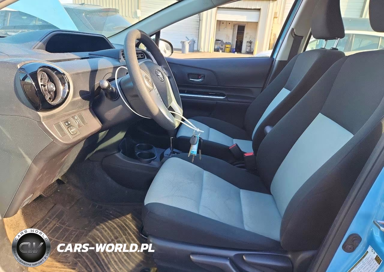 2015 Toyota Prius C Two VIN:JTDKDTB32F1114820 - 7