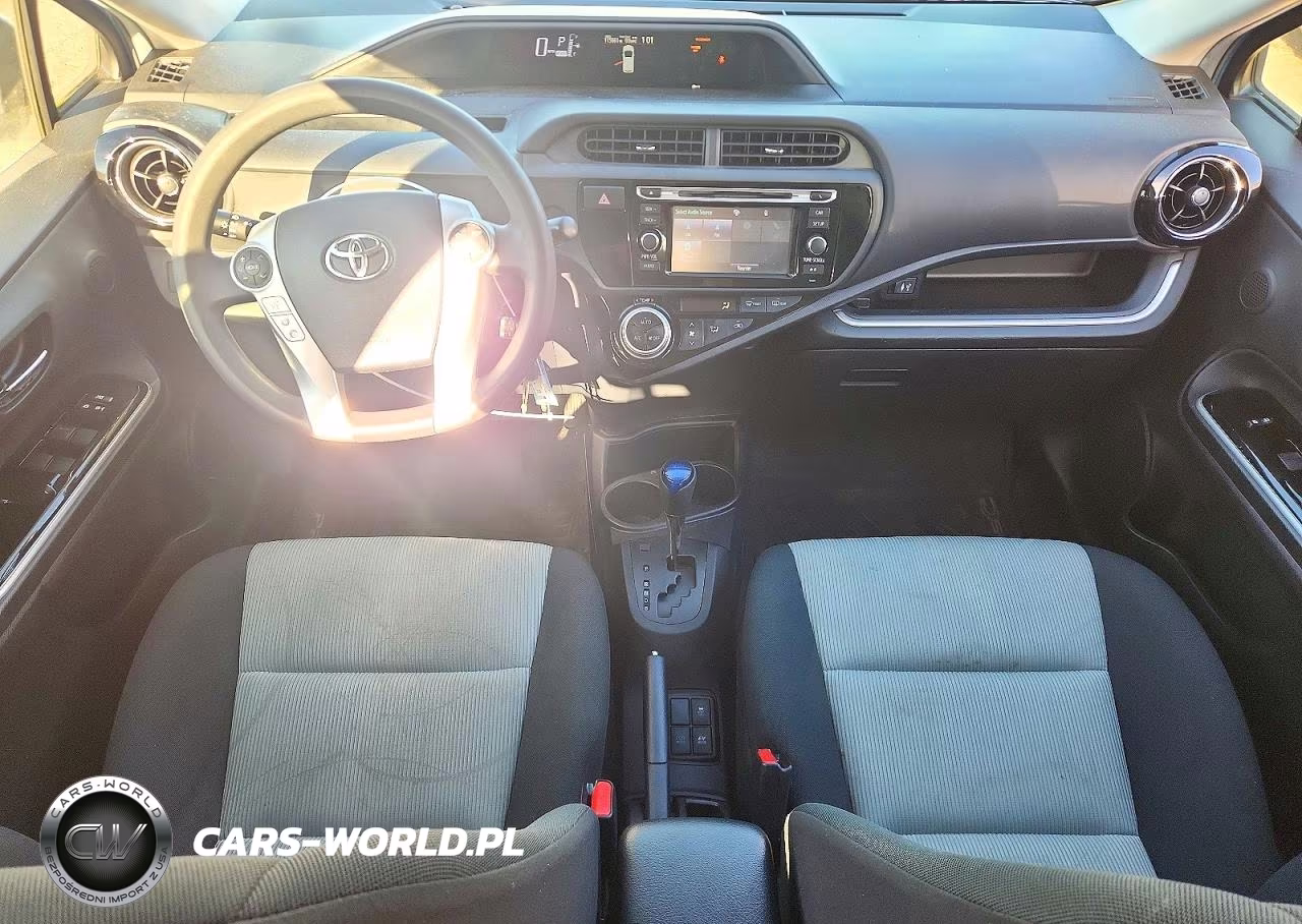 2015 Toyota Prius C Two VIN:JTDKDTB32F1114820 - 8