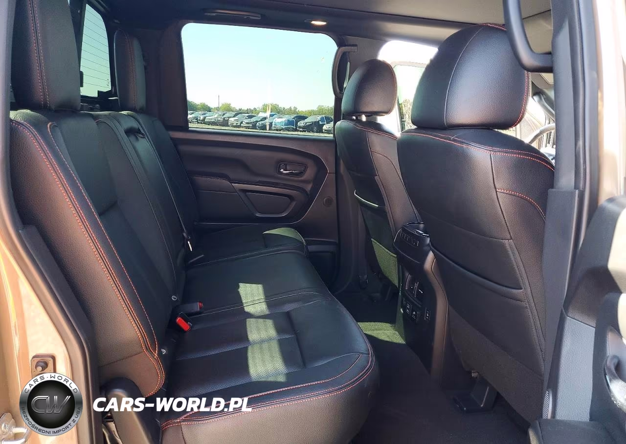 2021 Nissan Titan Pro-4X VIN:1N6AA1ED6MN537156 - 10