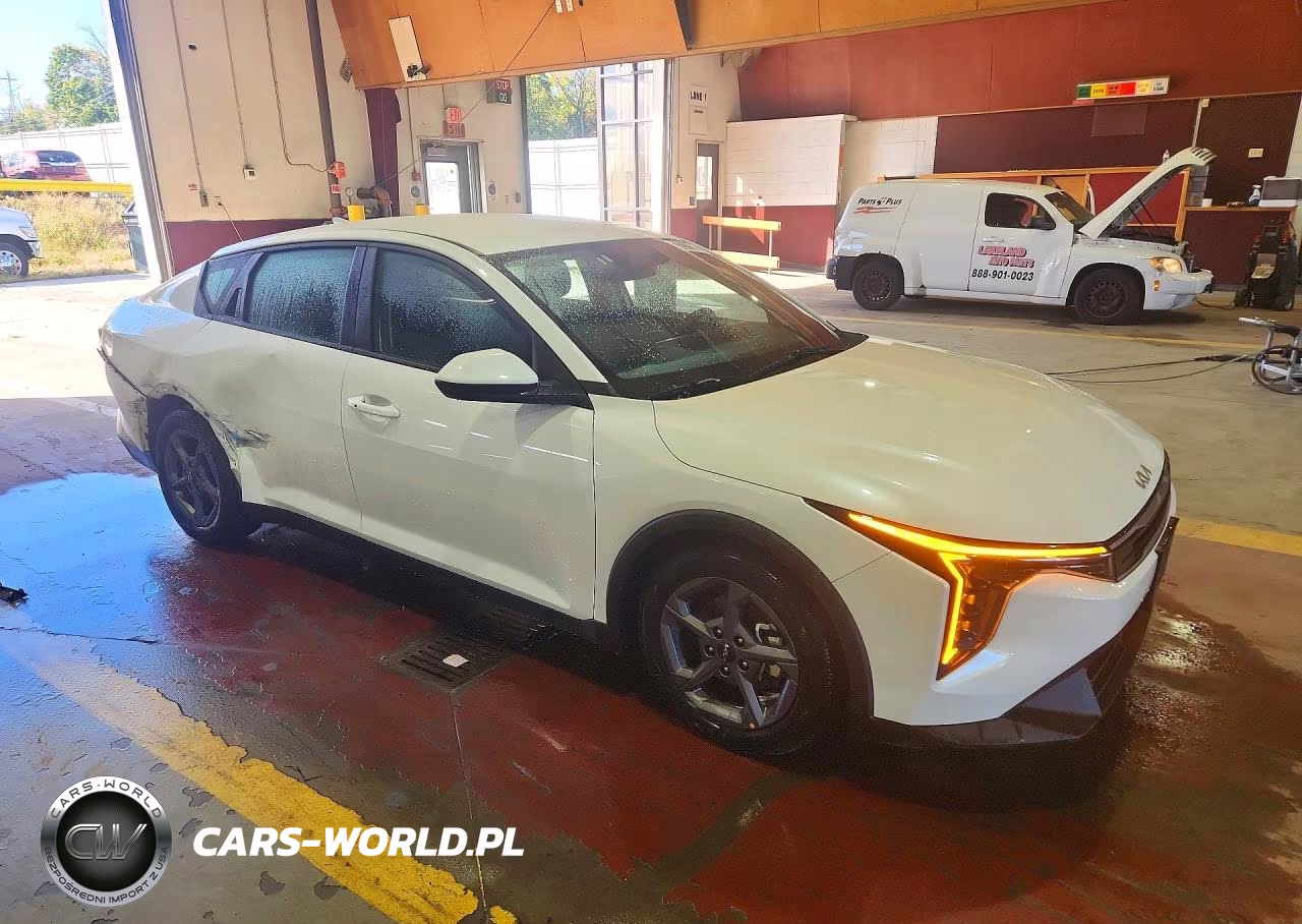 2025 Kia K4 Lxs VIN:3KPFT4DE9SE112417 - 4