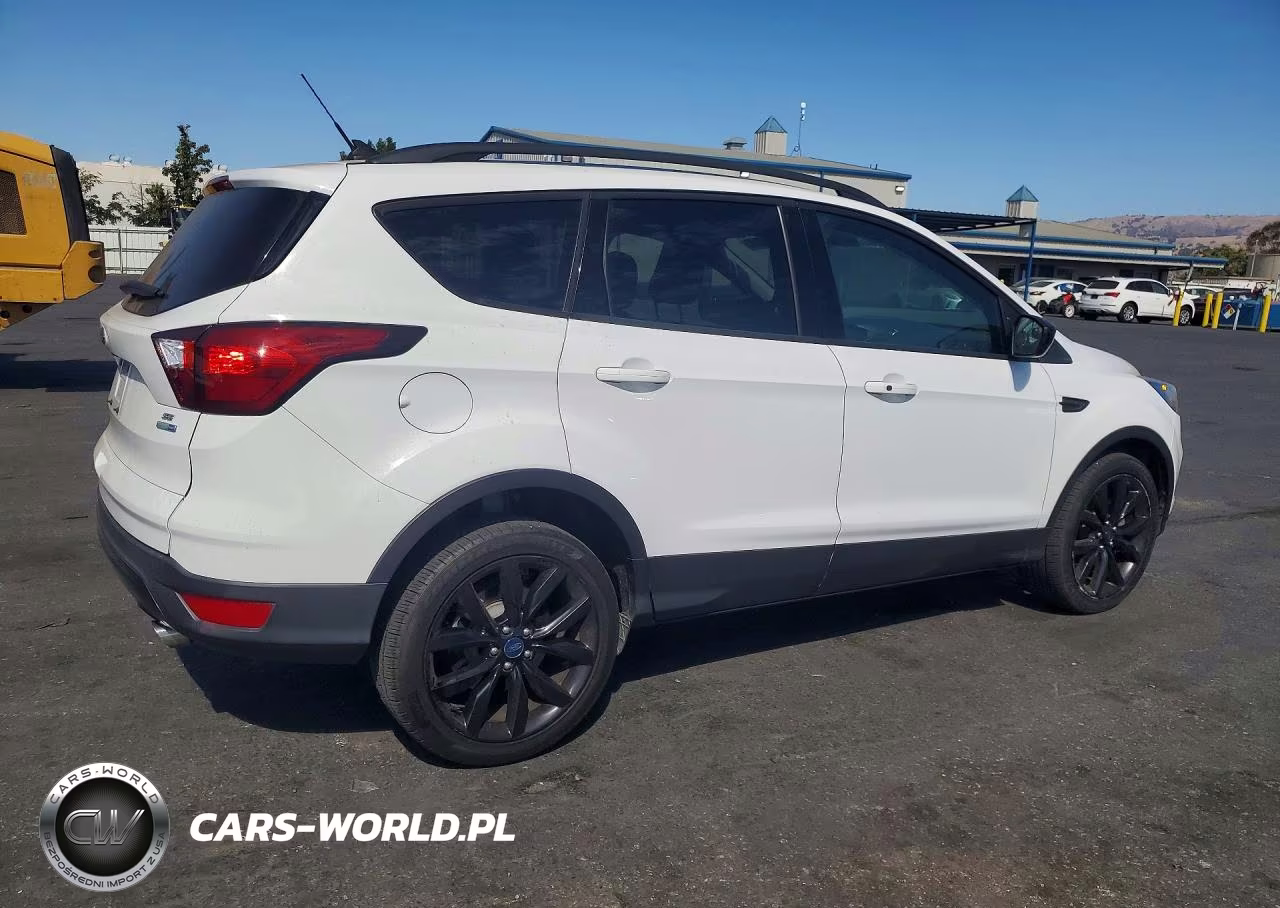 2019 Ford Escape Se VIN:1FMCU9GD5KUC05335 - 3