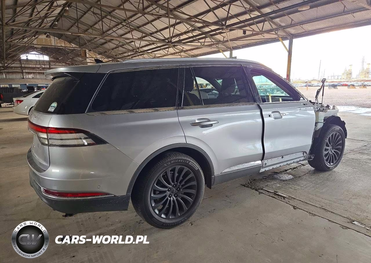 2022 Lincoln Aviator Reserve VIN:5LM5J7XC0NGL04769 - 3