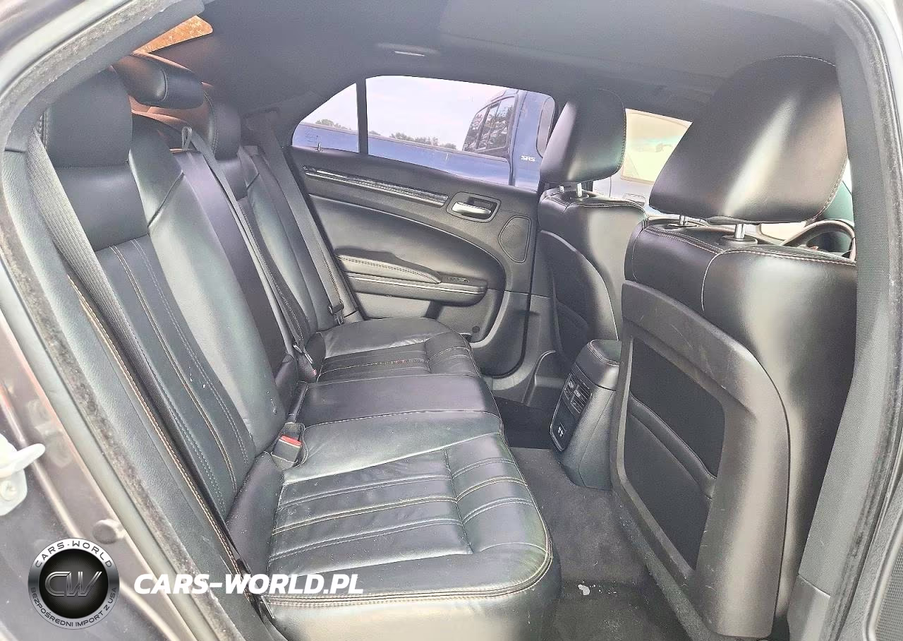 2016 Chrysler 300 S VIN:2C3CCABGXGH320960 - 10