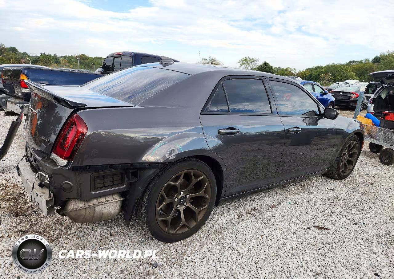 2016 Chrysler 300 S VIN:2C3CCABGXGH320960 - 3