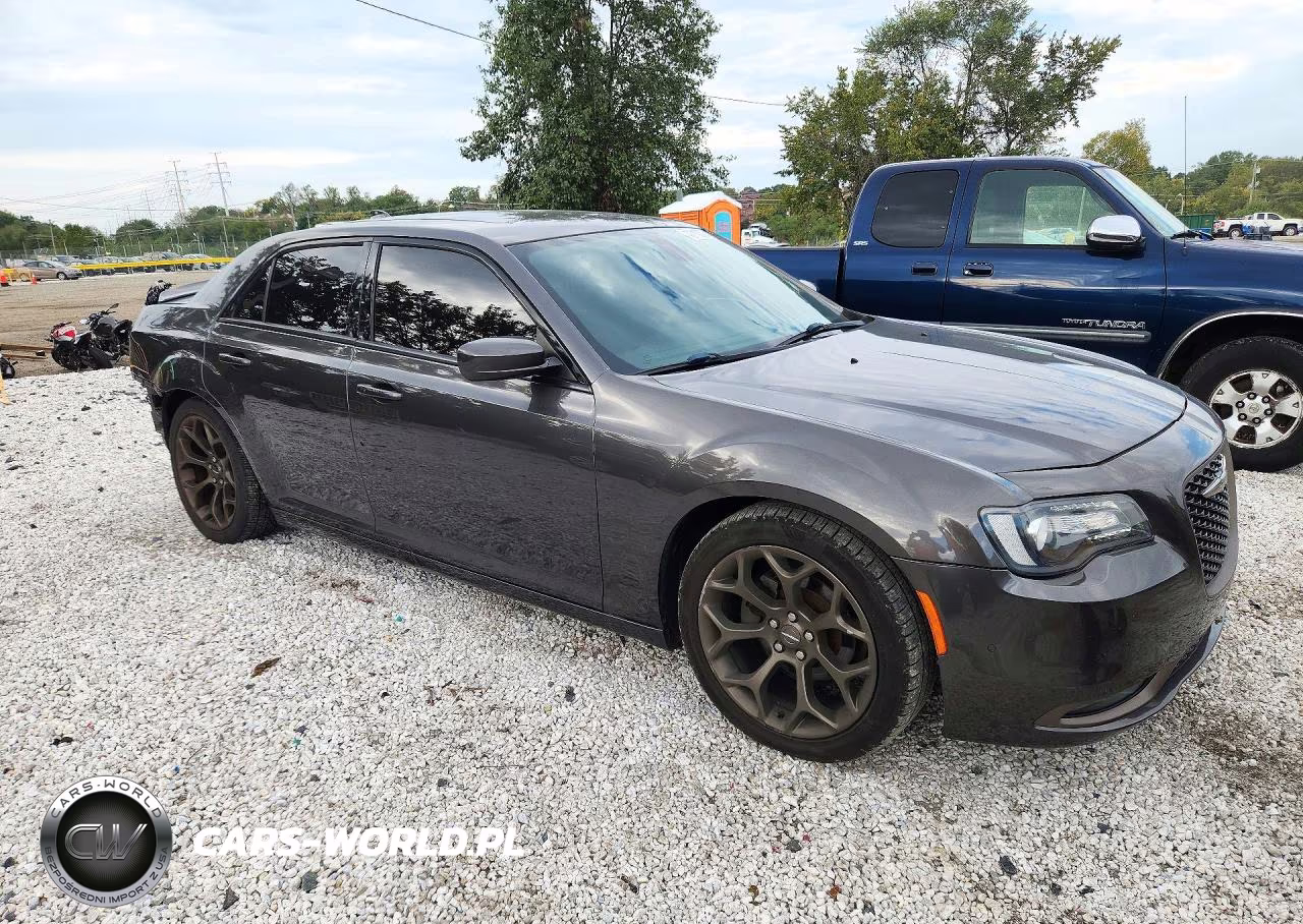 2016 Chrysler 300 S VIN:2C3CCABGXGH320960 - 4