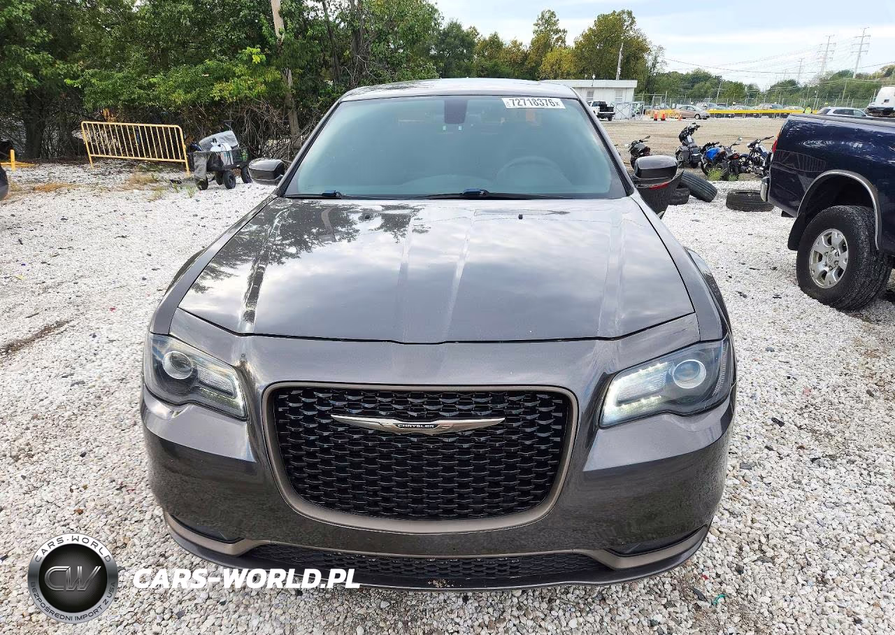 2016 Chrysler 300 S VIN:2C3CCABGXGH320960 - 5