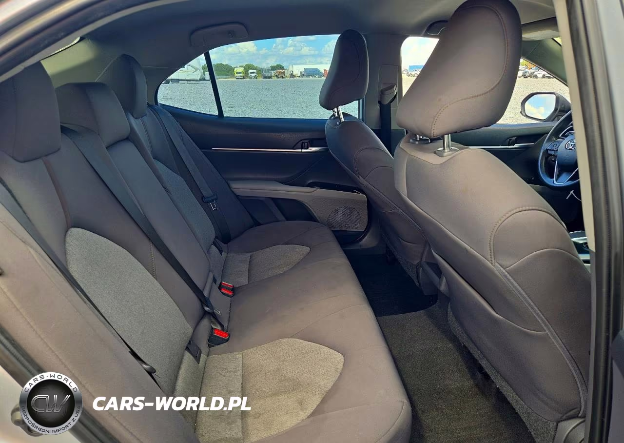 2020 Toyota Camry Le VIN:4T1C11AK7LU877593 - 10