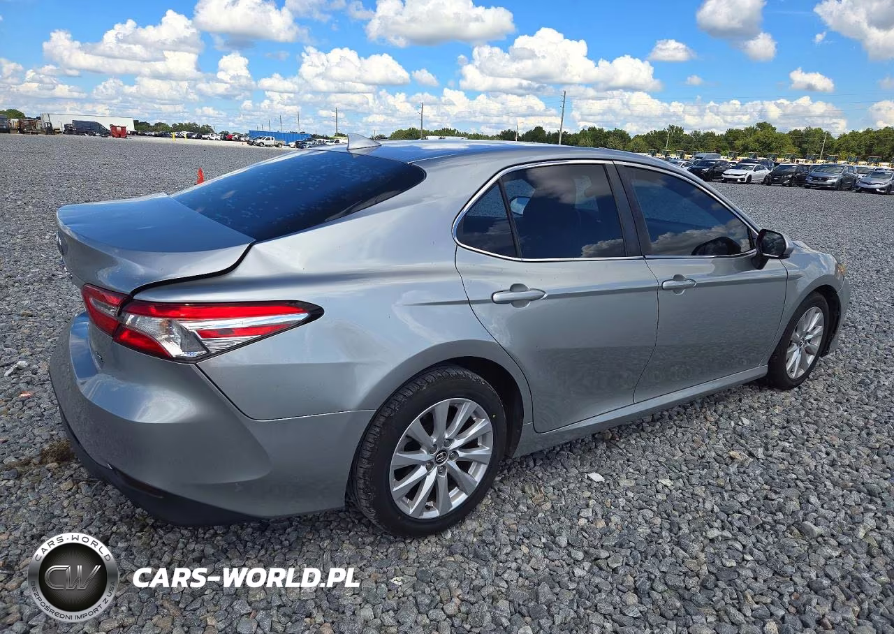 2020 Toyota Camry Le VIN:4T1C11AK7LU877593 - 3