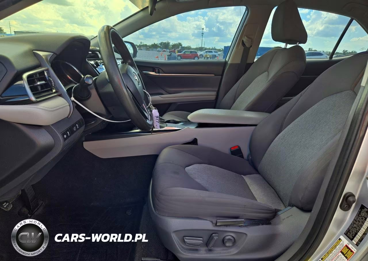 2020 Toyota Camry Le VIN:4T1C11AK7LU877593 - 7