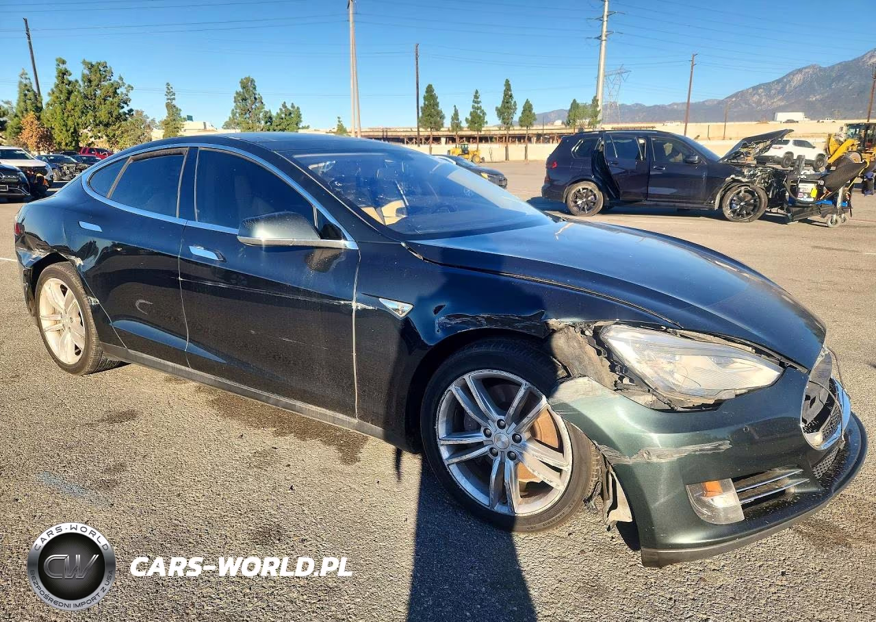 2014 Tesla Model S VIN:5YJSA1H10EFP32419 - 4