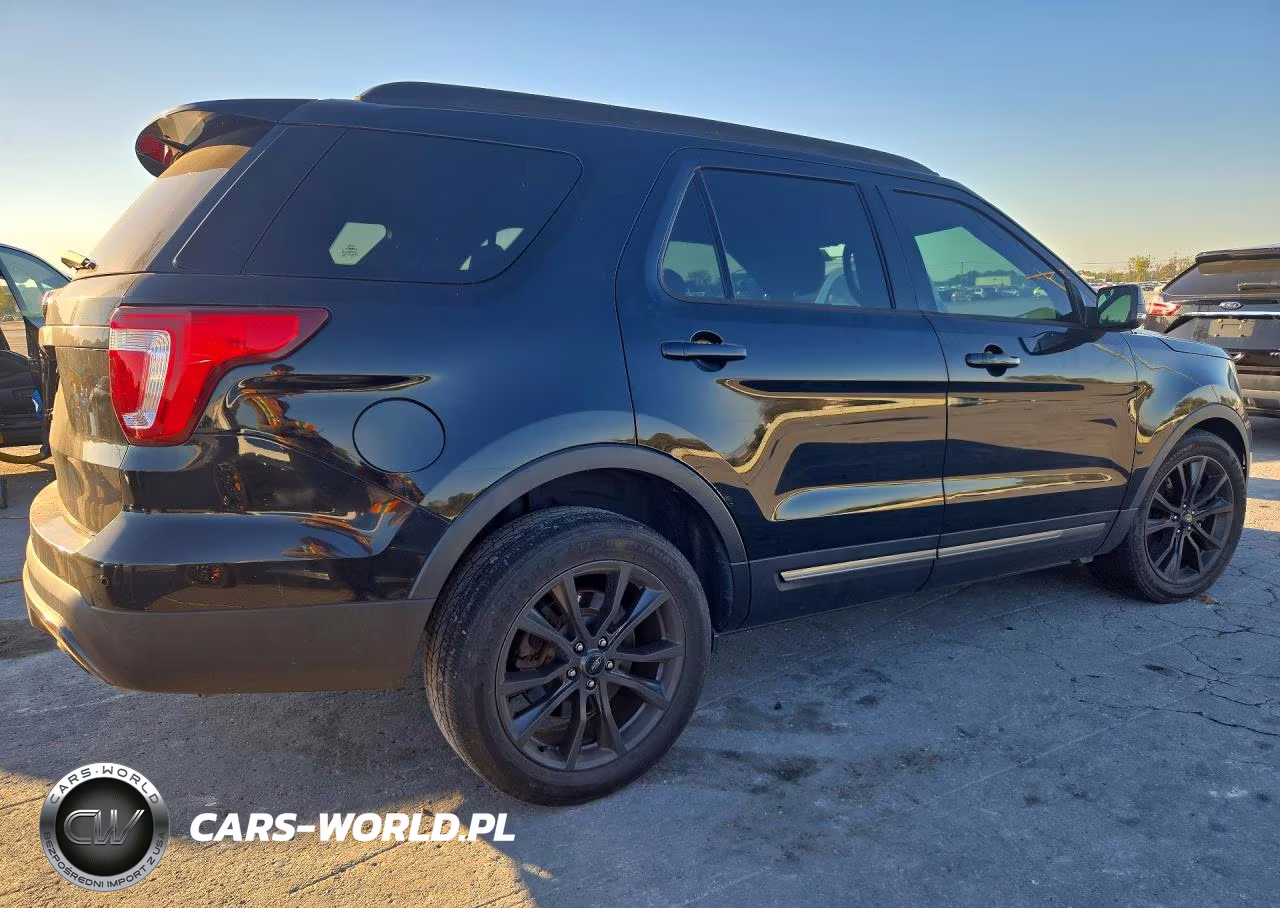 2017 Ford Explorer Xlt VIN:1FM5K7D81HGC30878 - 3