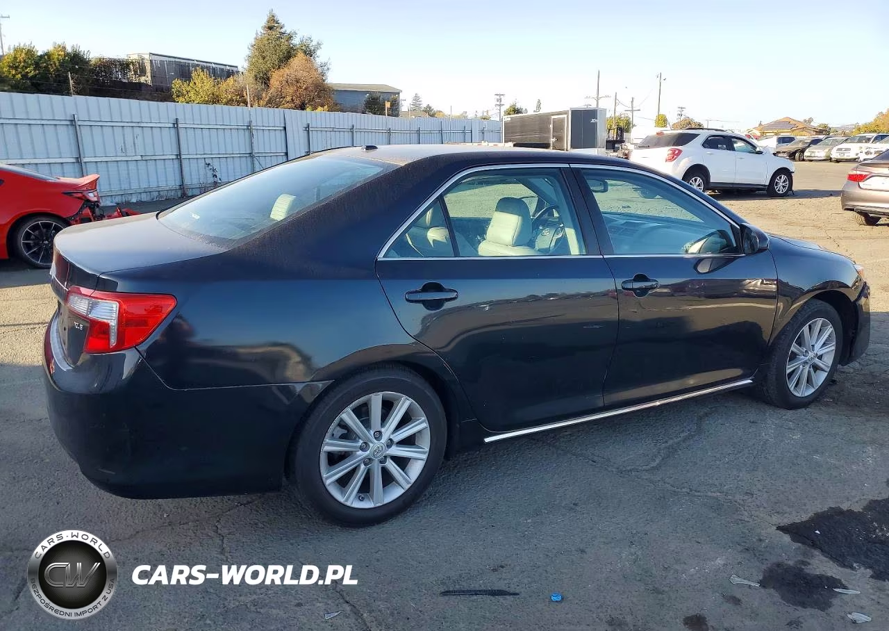 2014 Toyota Camry Xle VIN:4T4BF1FK3ER389496 - 3