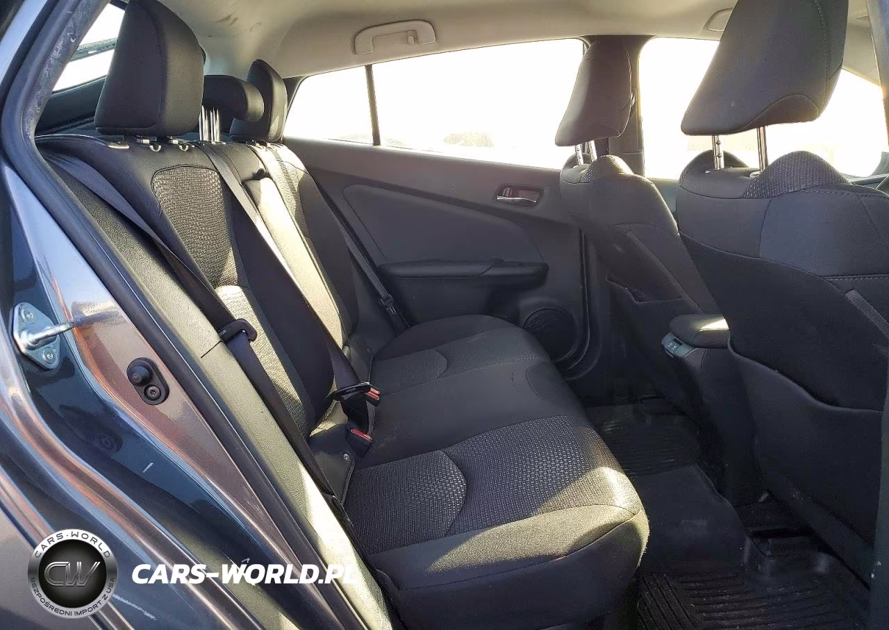 2021 Toyota Prius Le VIN:JTDKAMFU0M3145762 - 10