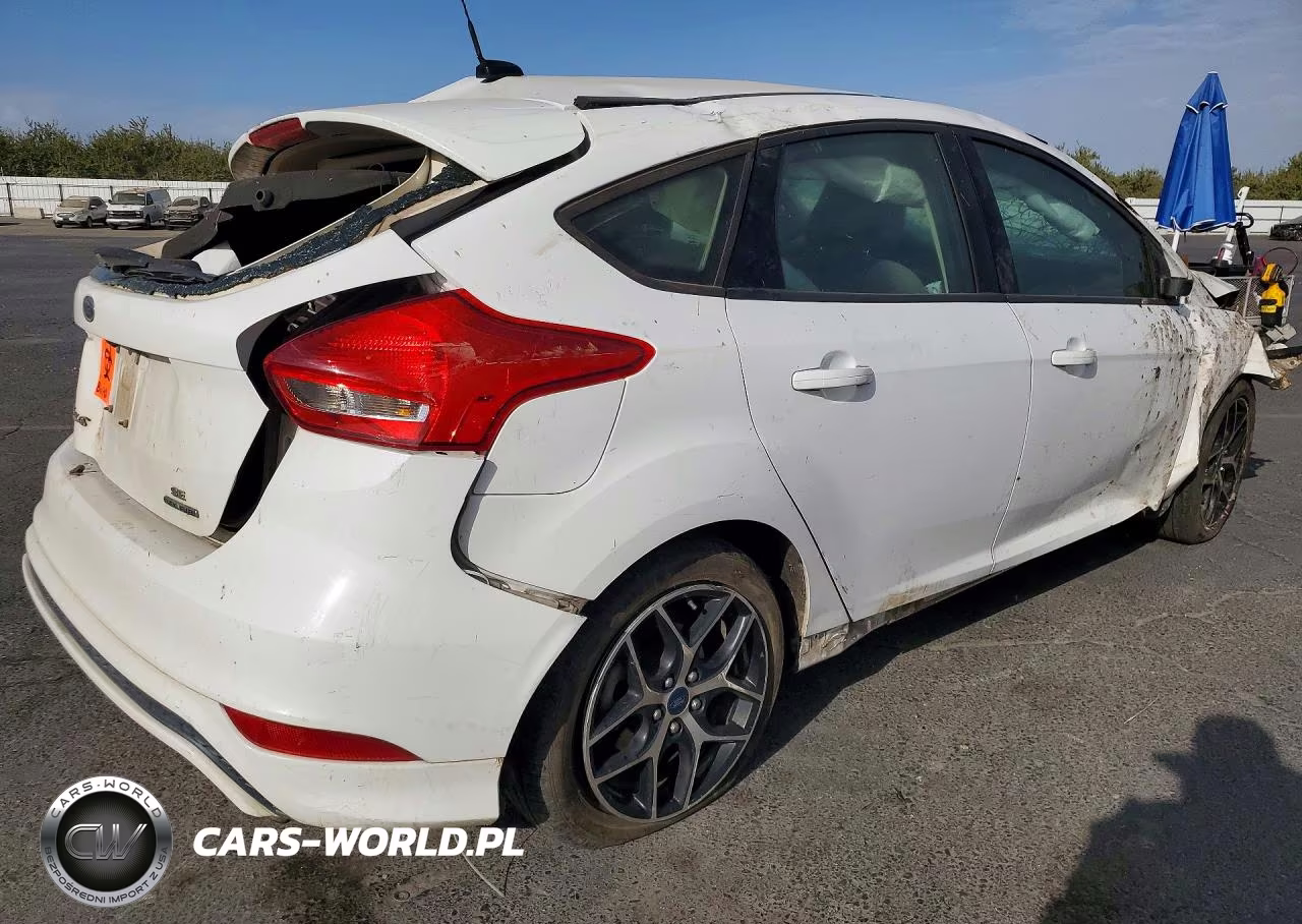 2016 Ford Focus Se VIN:1FADP3K27GL315633 - 3