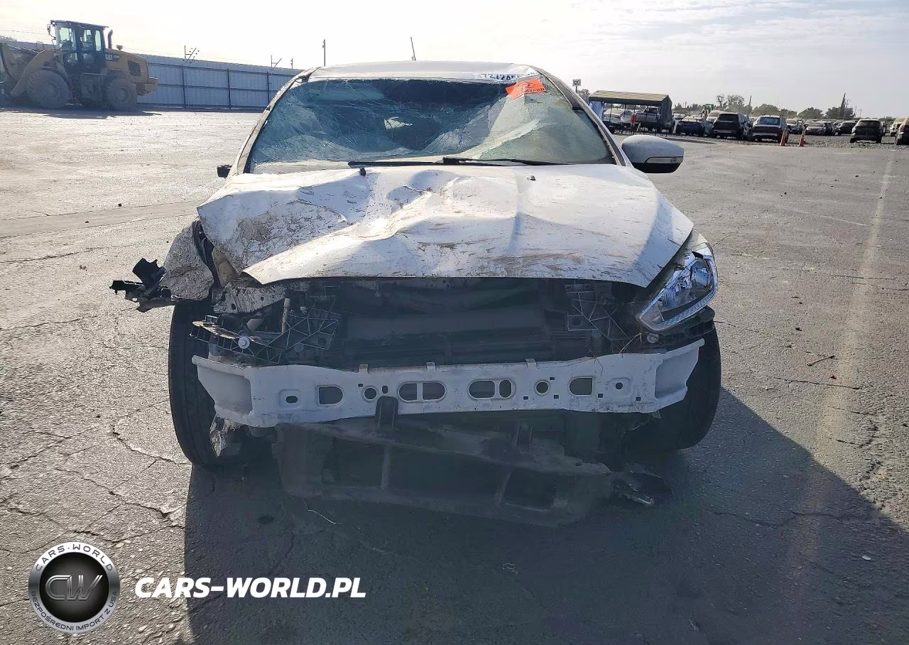 2016 Ford Focus Se VIN:1FADP3K27GL315633 - 5