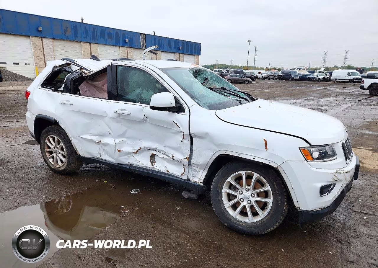 2015 Jeep Grand Cherokee Laredo VIN:1C4RJEAGXFC823183 - 4