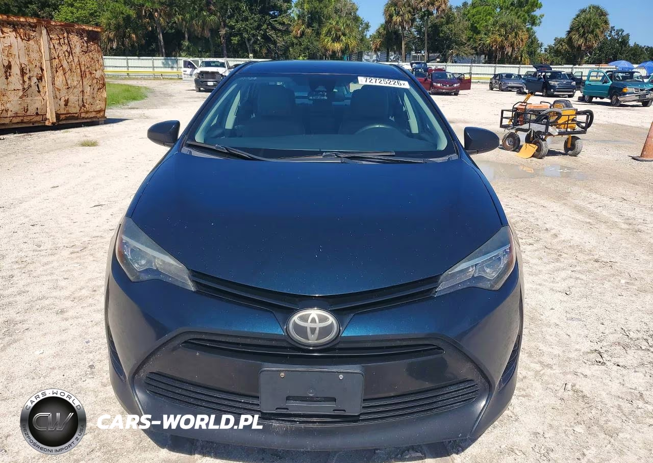 2018 Toyota Corolla Le VIN:5YFBURHE3JP738609 - 5