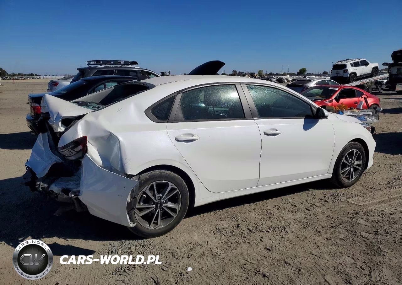 2023 Kia Forte Lxs VIN:3KPF24AD2PE630293 - 3