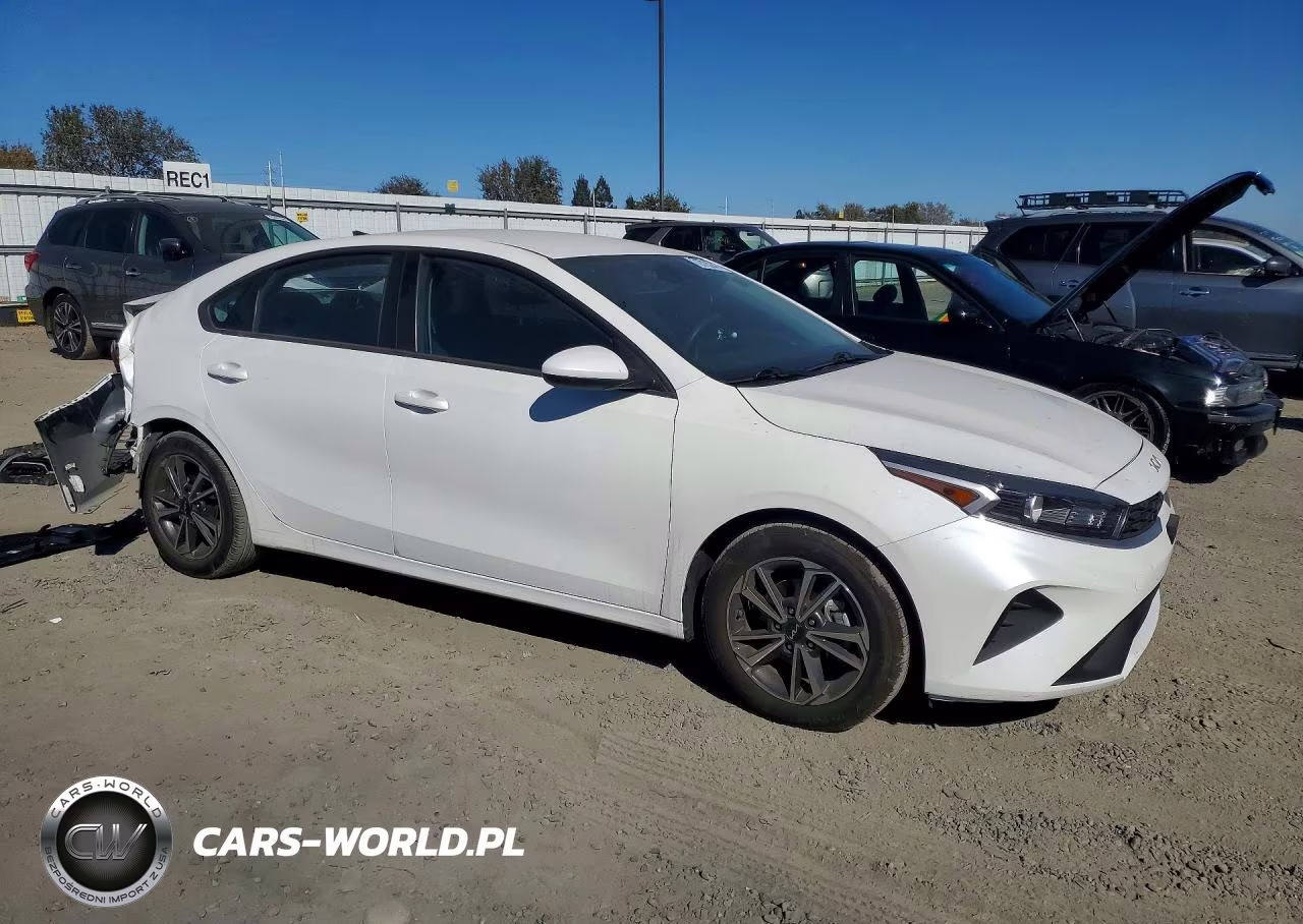 2023 Kia Forte Lxs VIN:3KPF24AD2PE630293 - 4