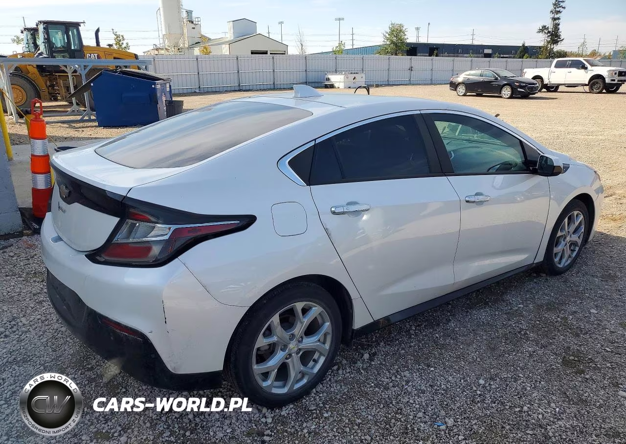2018 Chevrolet Volt Premier VIN:1G1RB6S53JU124649 - 3
