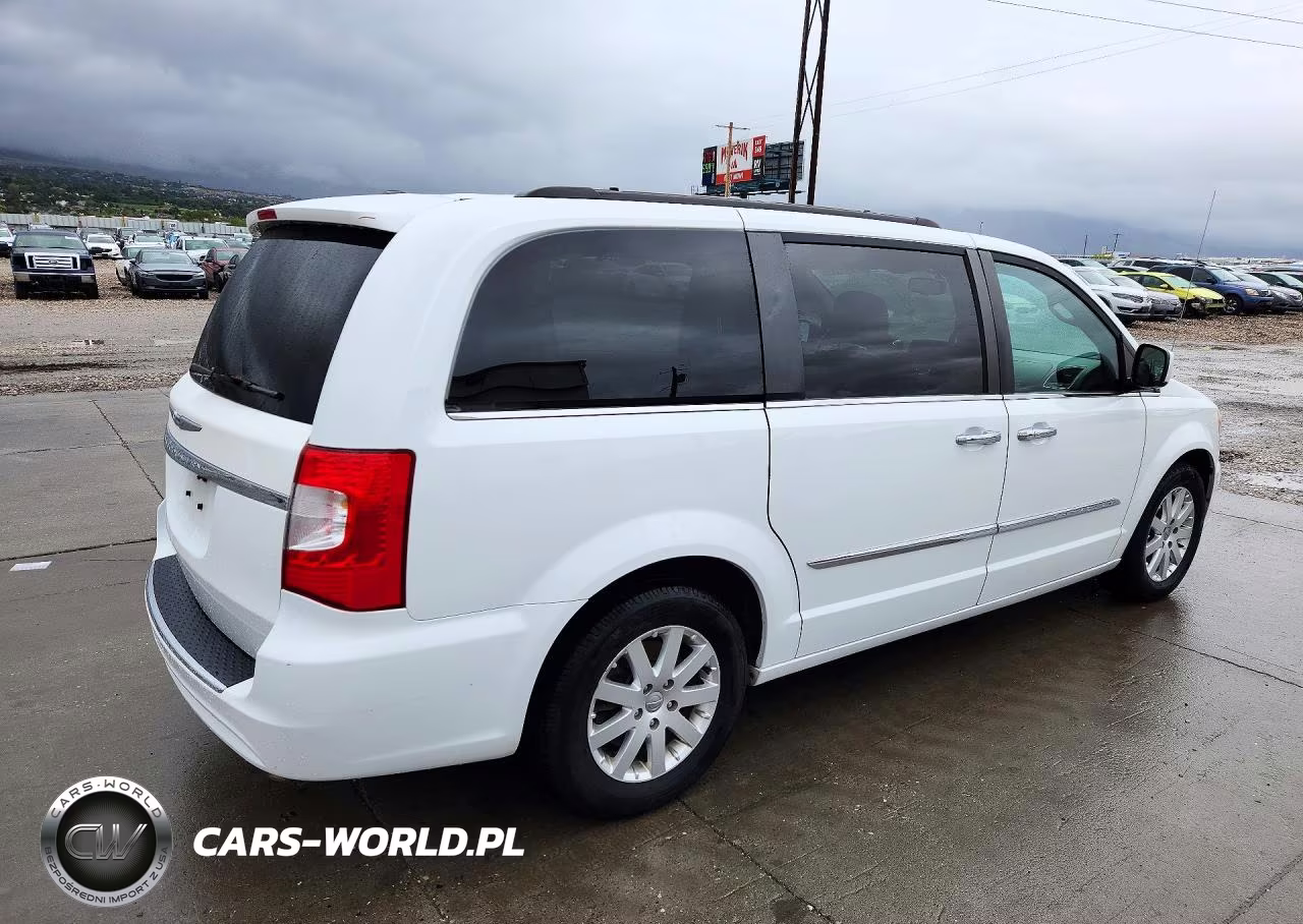 2015 Chrysler Town & Country Touring VIN:2C4RC1BG2FR743742 - 3
