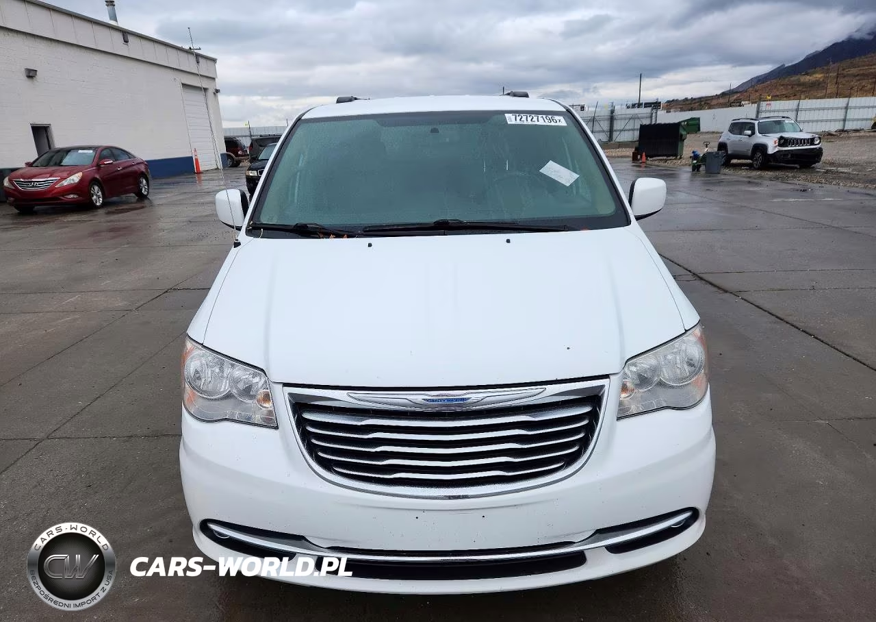 2015 Chrysler Town & Country Touring VIN:2C4RC1BG2FR743742 - 5