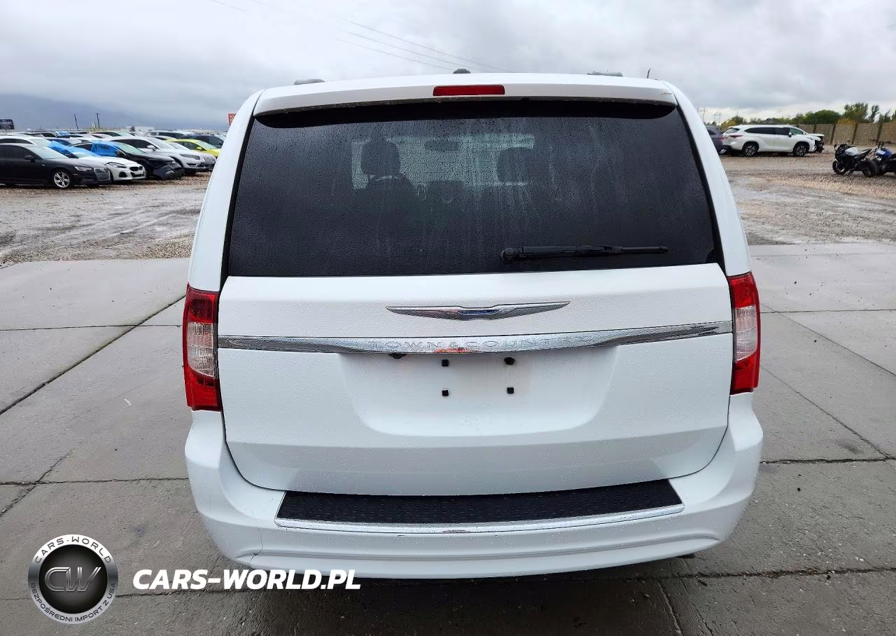 2015 Chrysler Town & Country Touring VIN:2C4RC1BG2FR743742 - 6