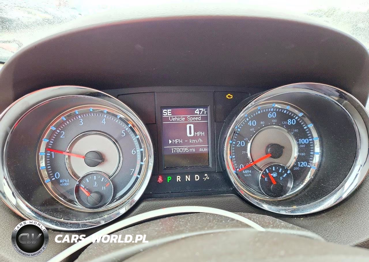 2015 Chrysler Town & Country Touring VIN:2C4RC1BG2FR743742 - 9