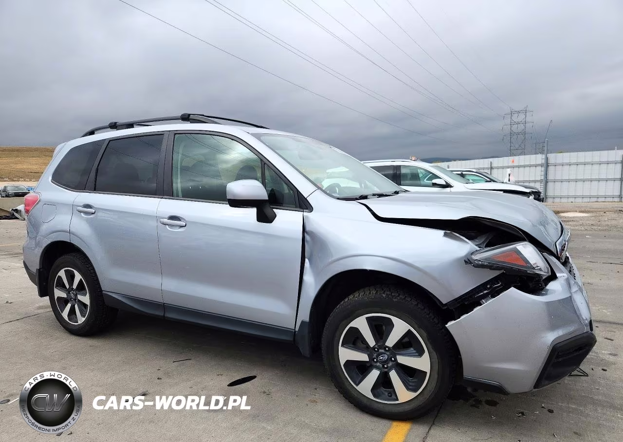 2018 Subaru Forester 2.5I Premium VIN:JF2SJAGCXJH486526 - 4