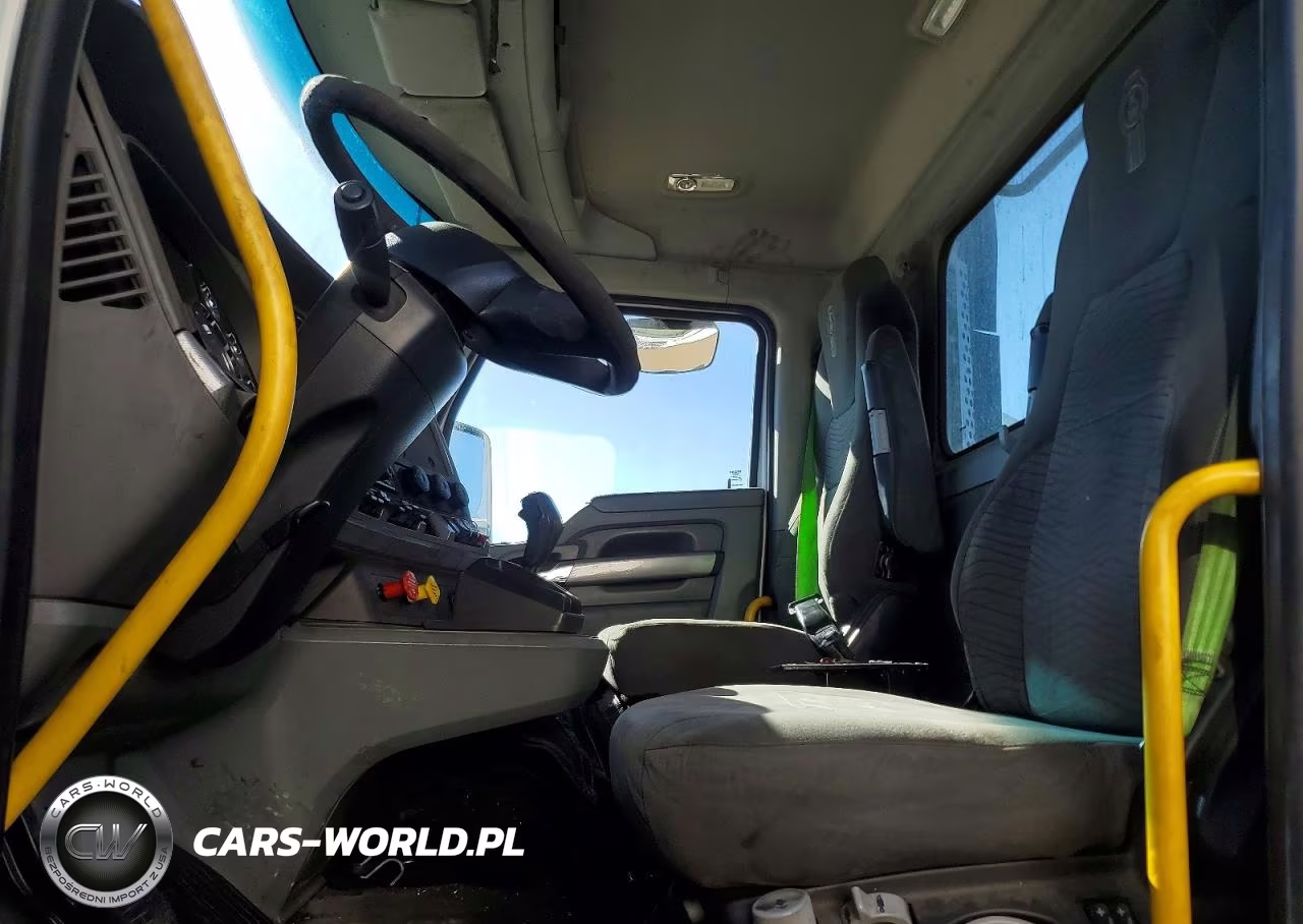 2018 Kenworth T680 Semi Truck VIN:1XKYD49X4JJ190884 - 7
