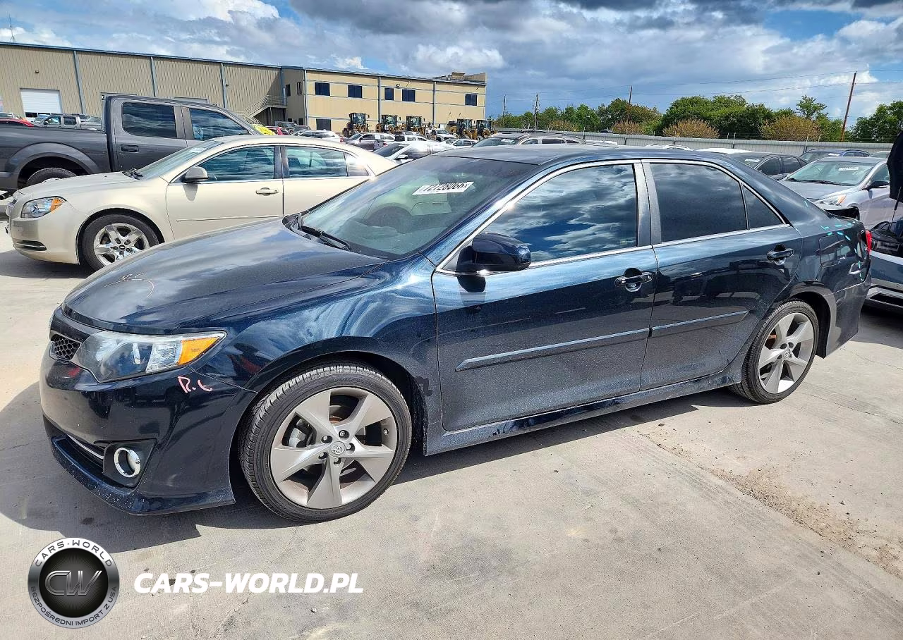 2014 Toyota Camry Se V6 – zdjęcie 1 z 12