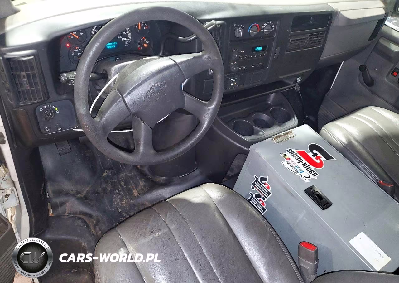 2007 Chevrolet Express G2500 VIN:1GCGG25V371107266 - 8