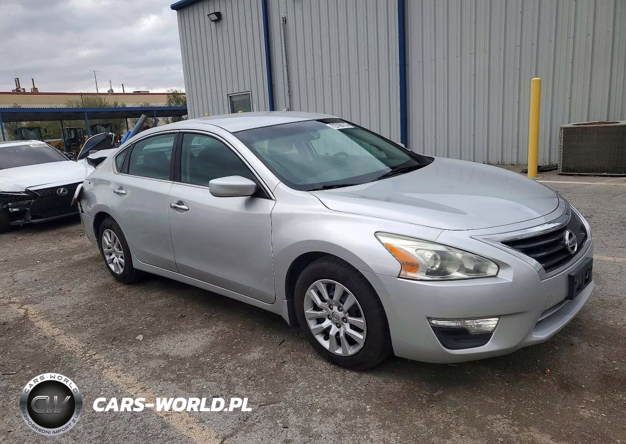 2015 Nissan Altima 2.5 S VIN:1N4AL3AP4FC186146 - 4