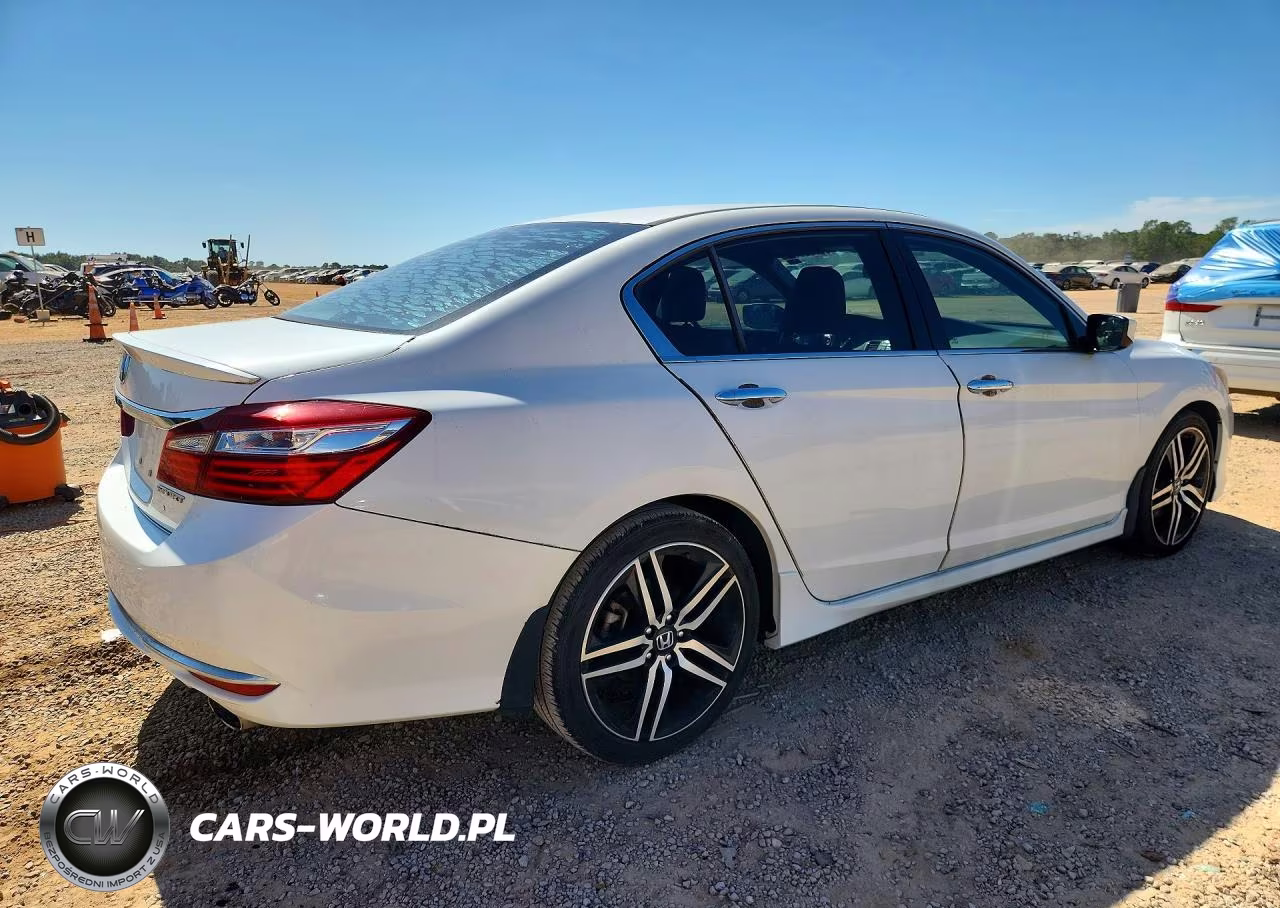 2017 Honda Accord Sport VIN:1HGCR2F5XHA106870 - 3