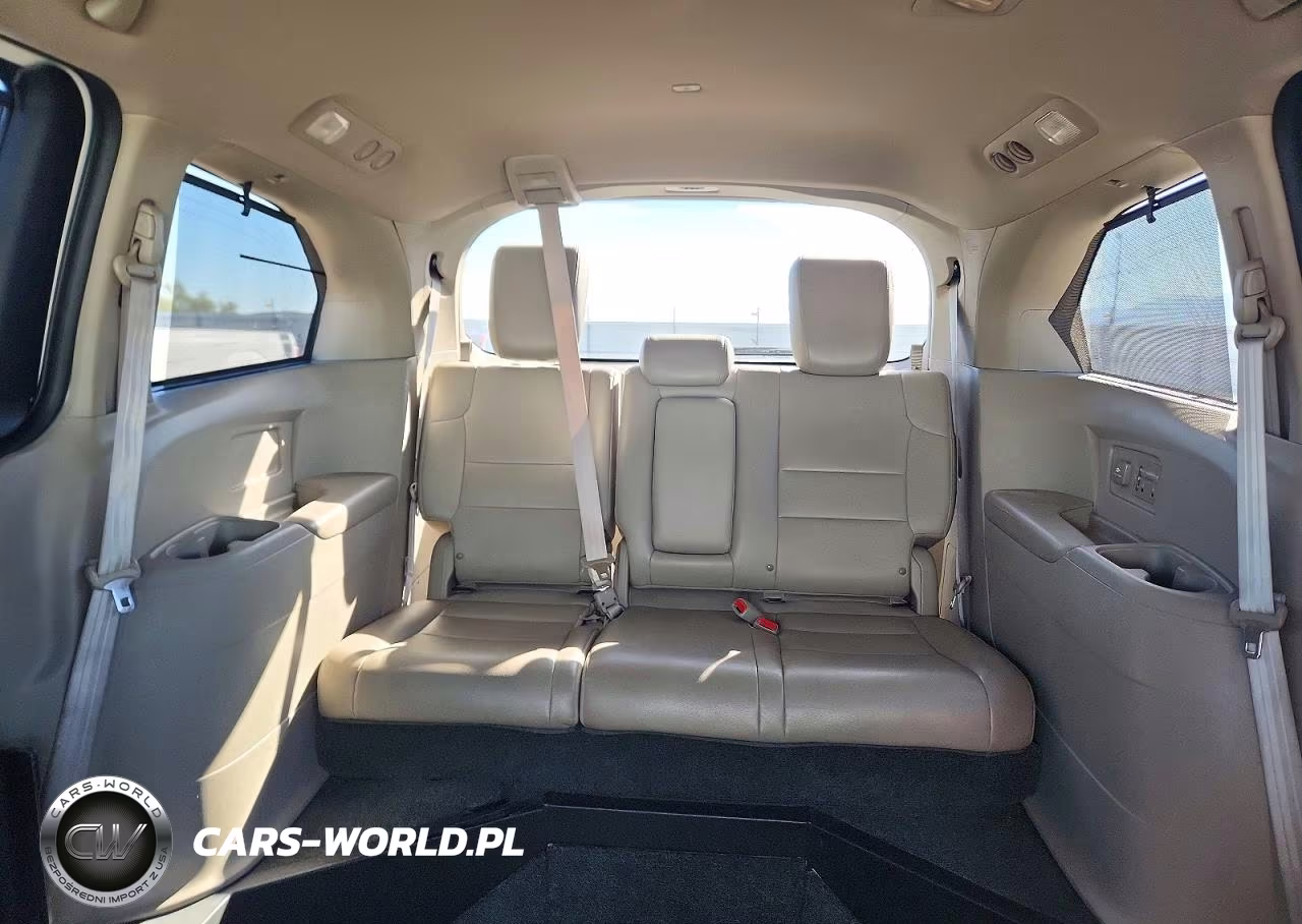 2011 Honda Odyssey Touring VIN:5FNRL5H96BB065843 - 10