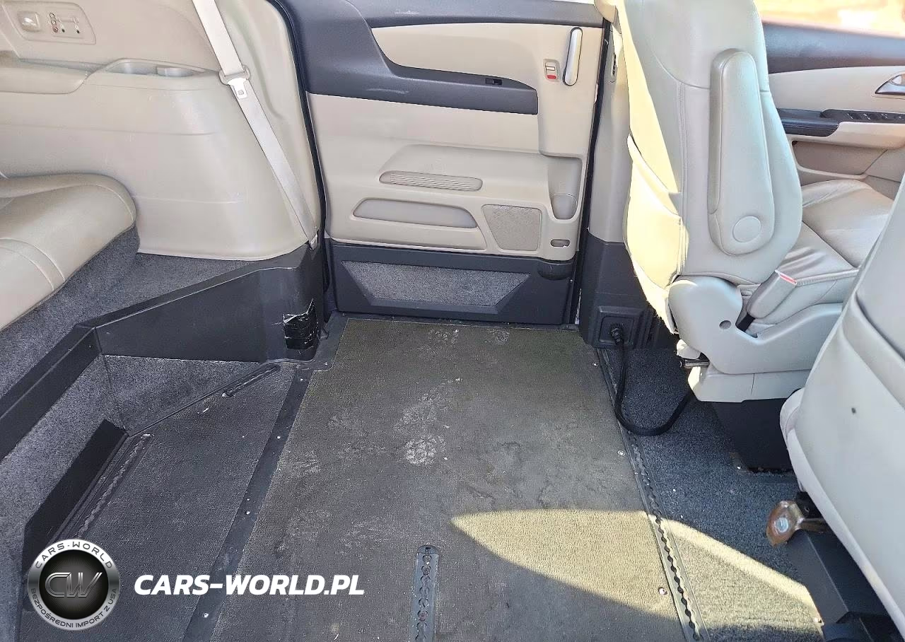 2011 Honda Odyssey Touring VIN:5FNRL5H96BB065843 - 11