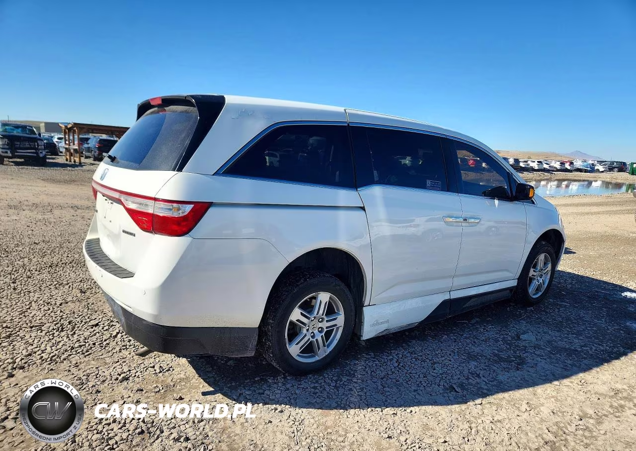 2011 Honda Odyssey Touring VIN:5FNRL5H96BB065843 - 3