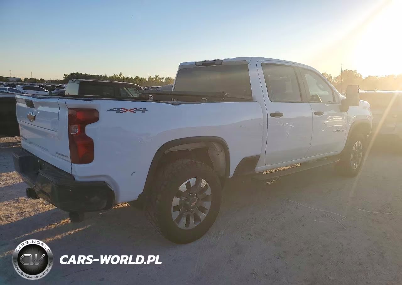 2023 Chevrolet Silverado K2500 Custom VIN:2GC4YMEY6P1725973 - 3