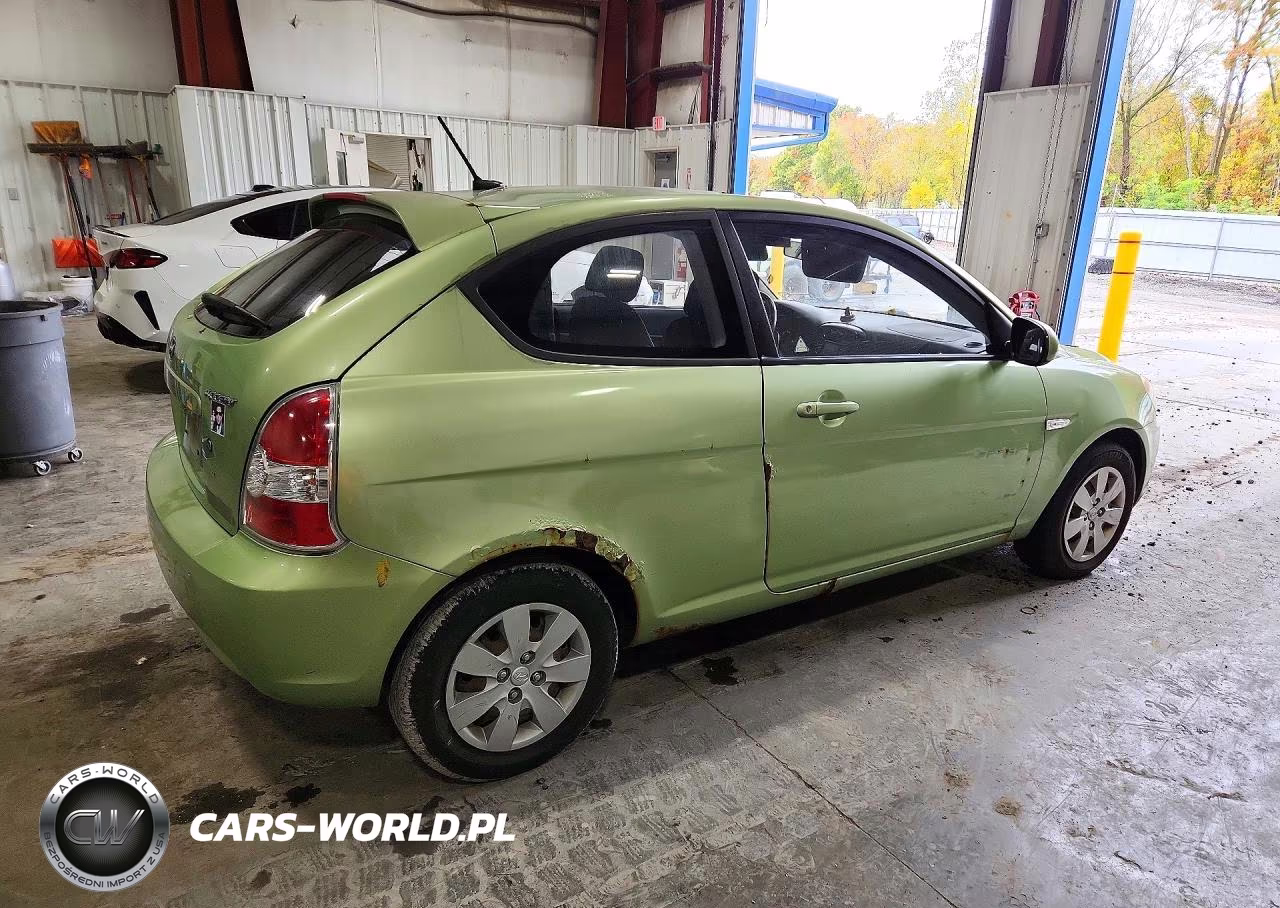 2010 Hyundai Accent Gs VIN:KMHCM3AC7AU185603 - 3