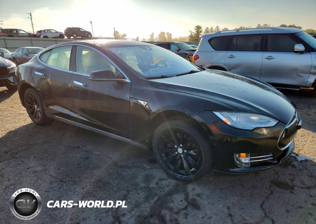 2015 Tesla Model S 85 VIN:5YJSA1H19FF082510 - 4
