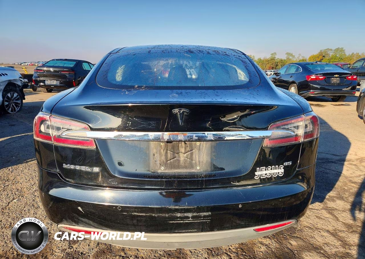 2015 Tesla Model S 85 VIN:5YJSA1H19FF082510 - 6