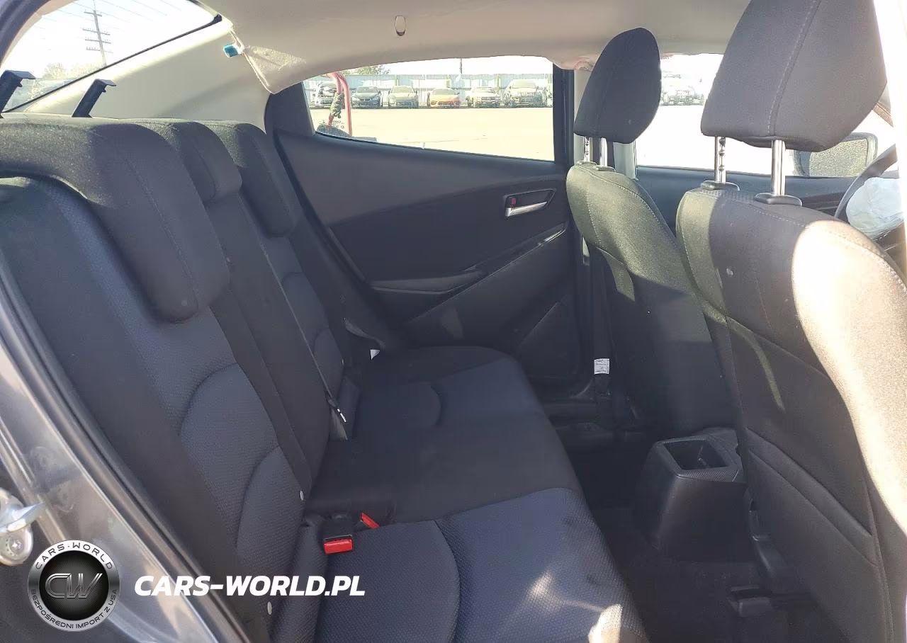 2018 Toyota Yaris Ia Base VIN:3MYDLBYV9JY311424 - 10