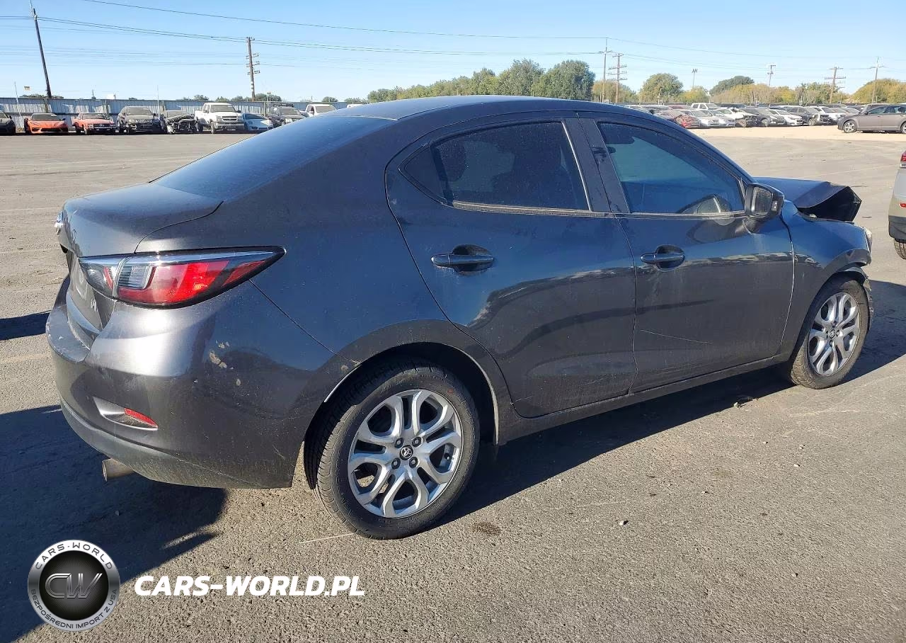 2018 Toyota Yaris Ia Base VIN:3MYDLBYV9JY311424 - 3