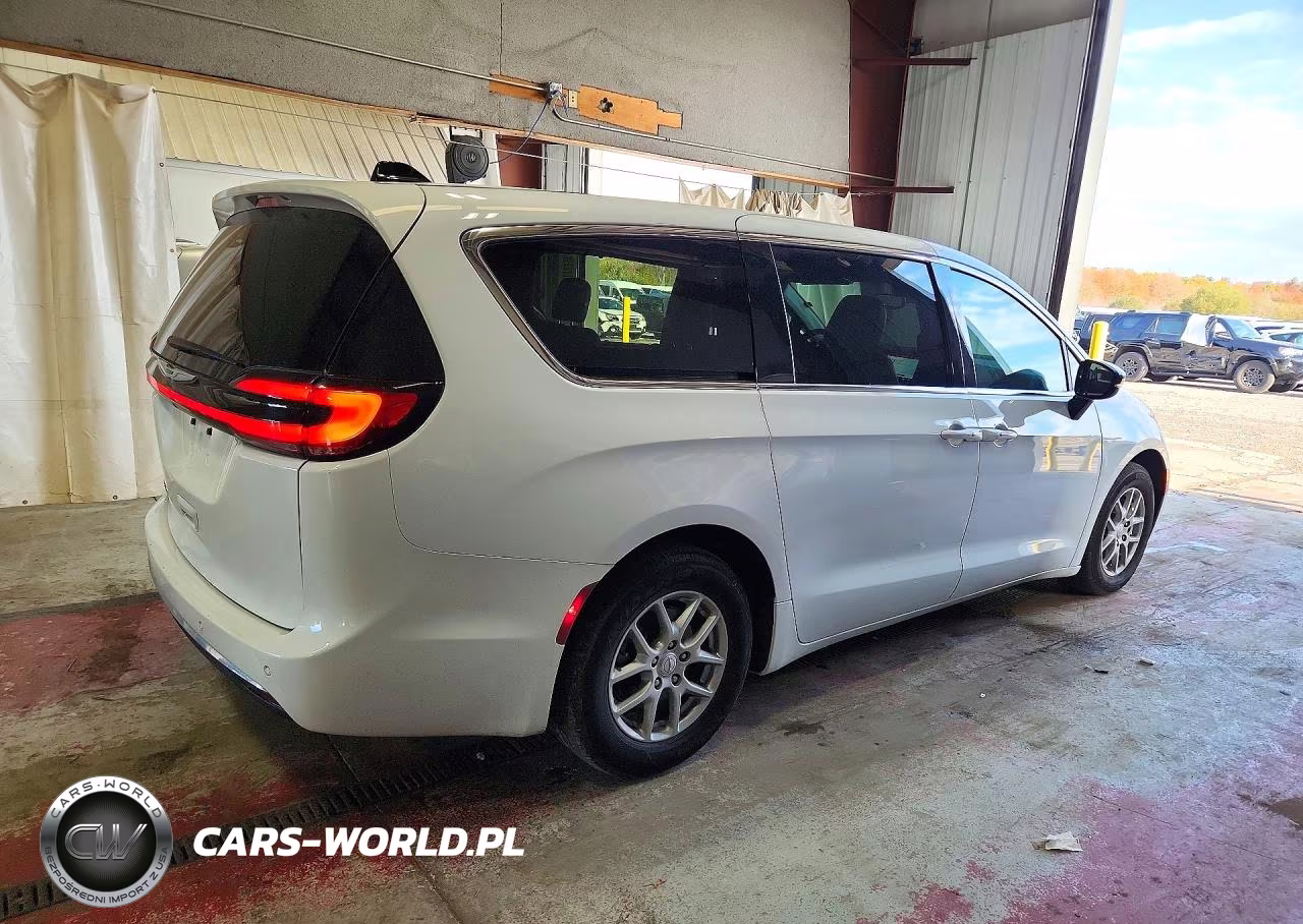 2025 Chrysler Pacifica Select VIN:2C4RC1BG8SR614771 - 3