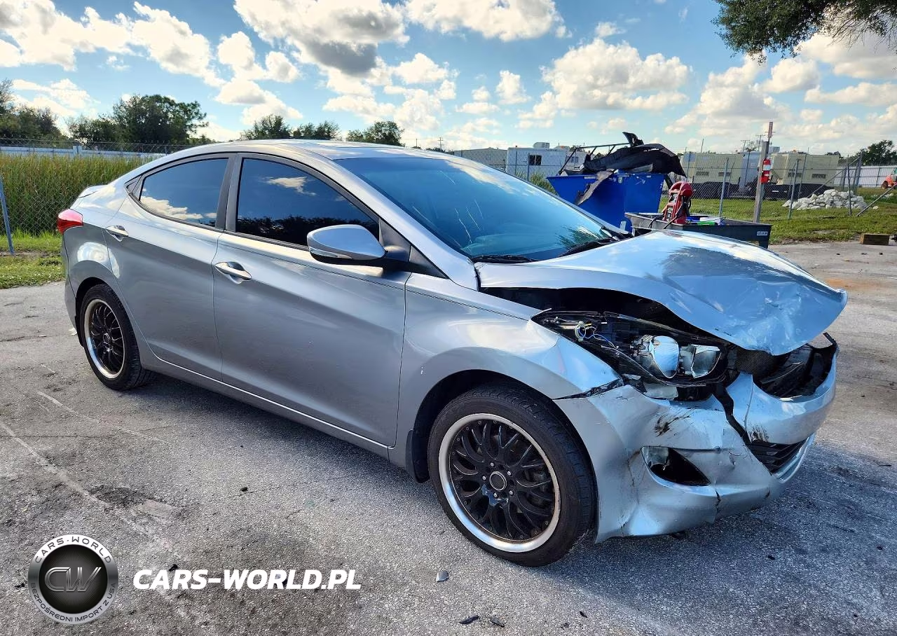 2013 Hyundai Elantra Limited VIN:KMHDH4AE6DU936467 - 4
