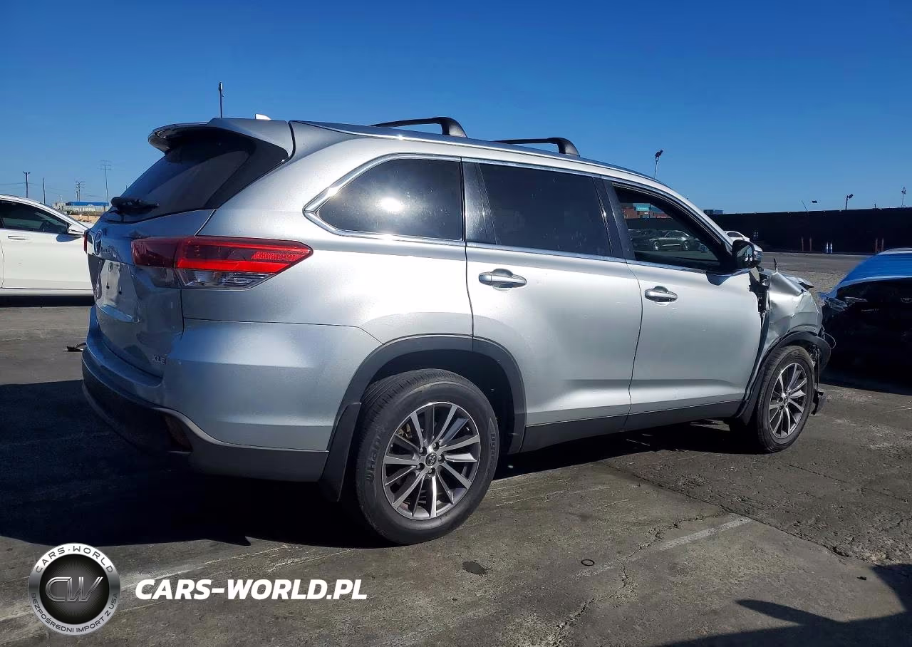 2019 Toyota Highlander Xle VIN:5TDKZRFH0KS556986 - 3