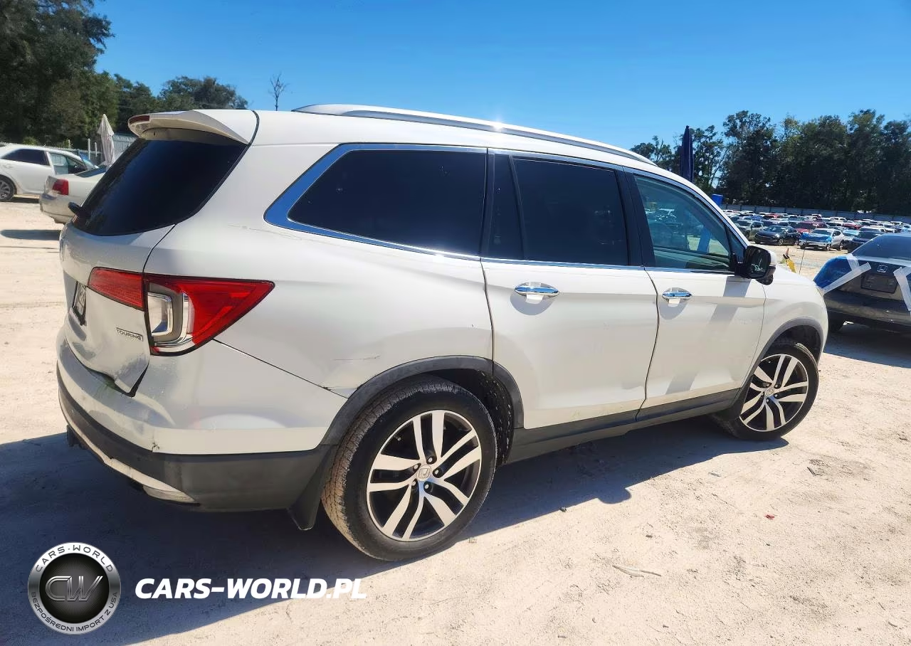 2016 Honda Pilot Touring VIN:5FNYF5H90GB023341 - 3