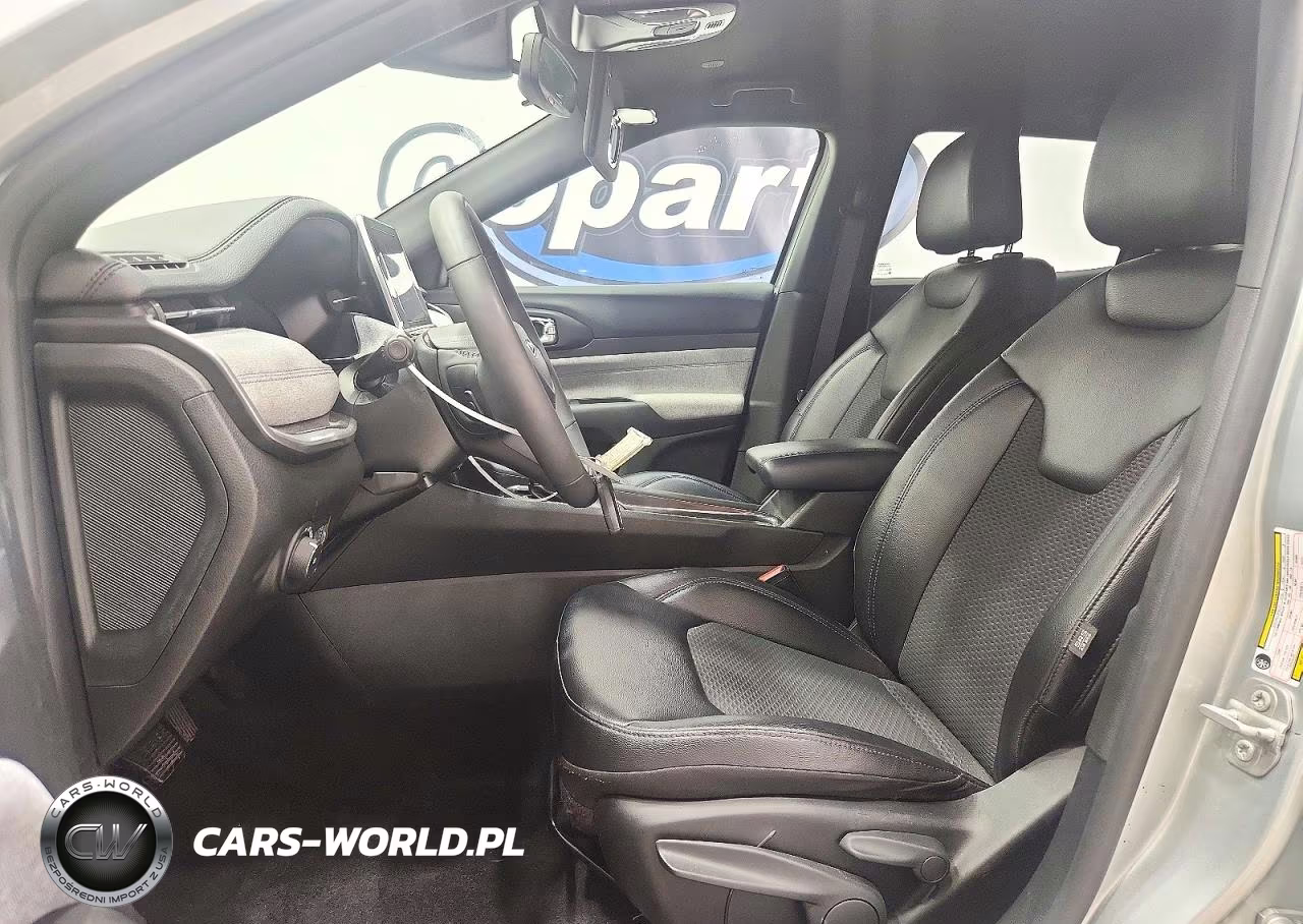 2025 Jeep Compass Latitude VIN:3C4NJDBN0ST620405 - 7
